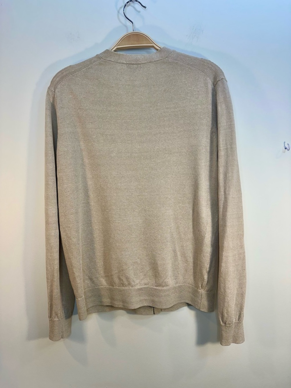 EUC Uniqlo Linen V Neck Cardigan Sweater Beige Oatmeal Womens M Normcore Cottage - Picture 2 of 8